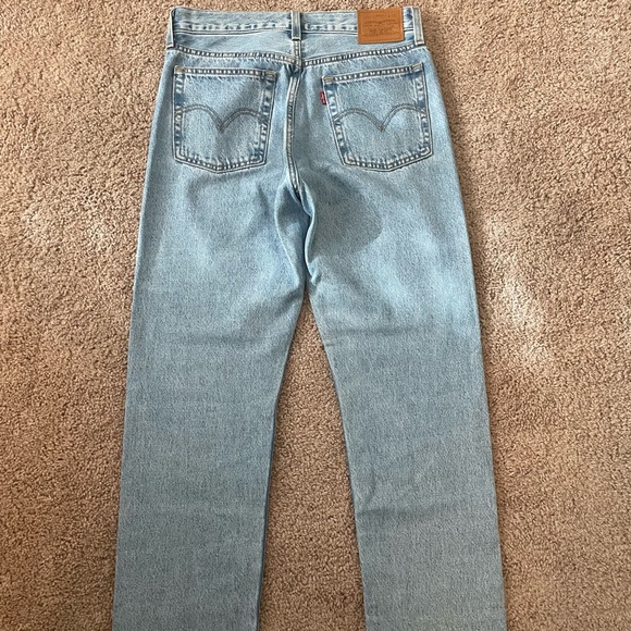 Levi’s Wedgie Straight Jeans - Picture 2 of 5
